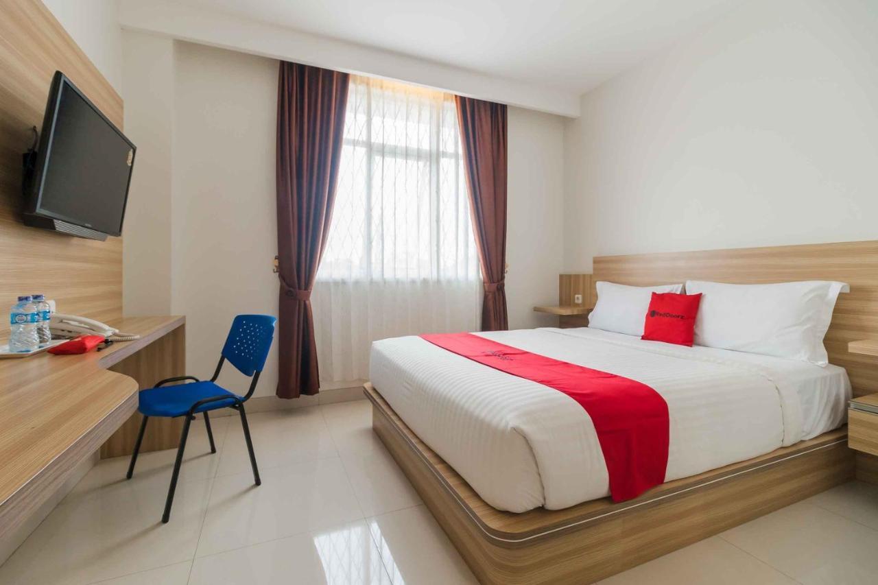 Hotel Reddoorz Near Alun Alun Magetan Exteriér fotografie